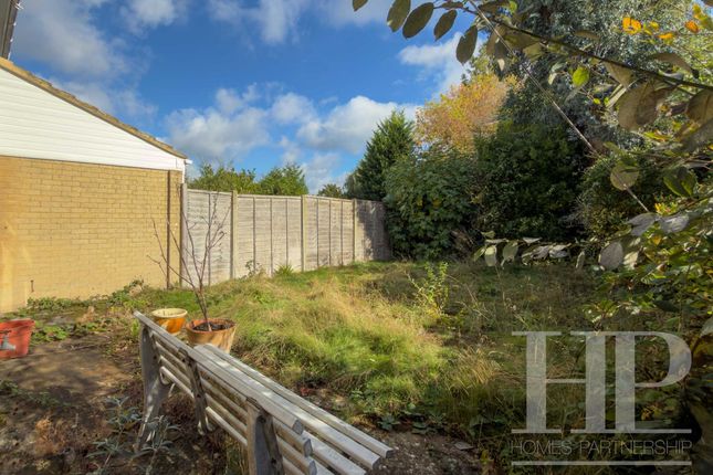 14 Broomdashers Road, Crawley photo 4