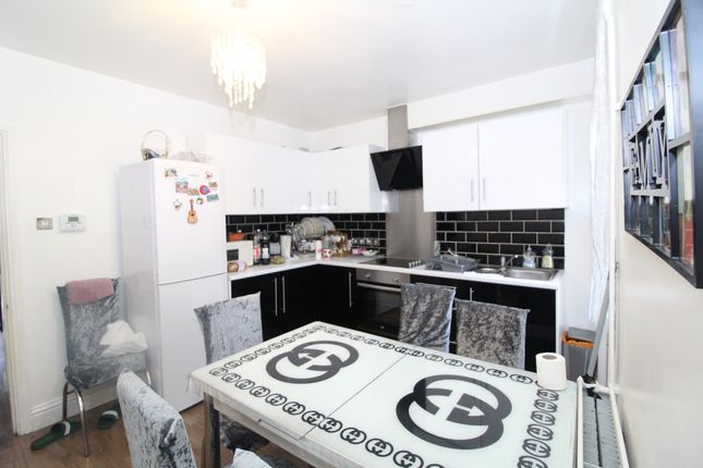 Terraced house to rent in Castle Road, Chatham, Kent