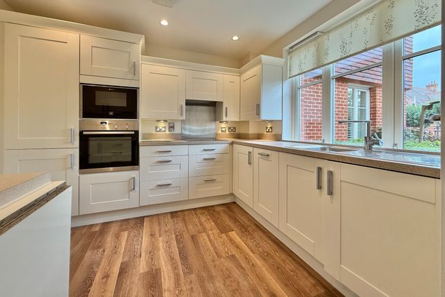 35 Garnier Drive, Bishopstoke Park, Eastleigh photo 3
