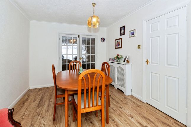 8, Maypole Road, Maidenhead photo 3
