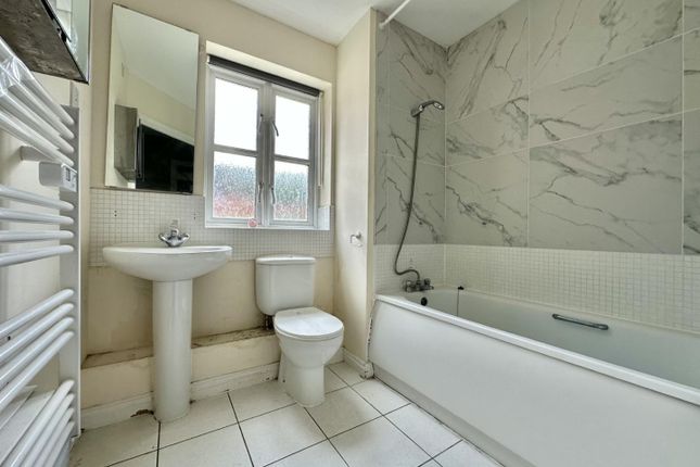 23, Reid Close, Hayes photo 2