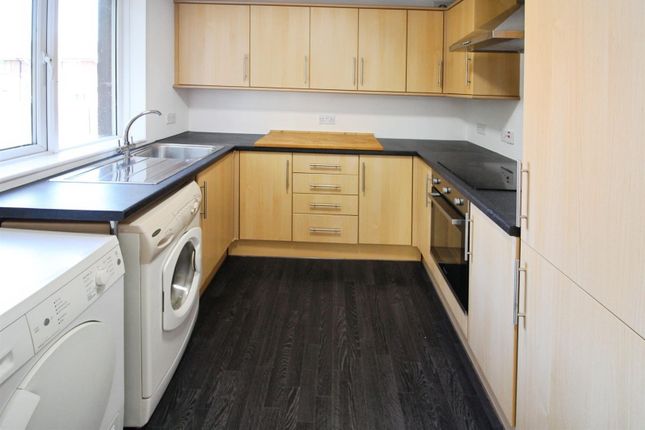 Flat 4, St Mary's View, 1, Chapel Lane, Leeds photo 2