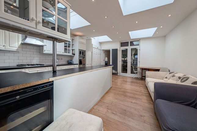 82 Morden Road, London photo 4