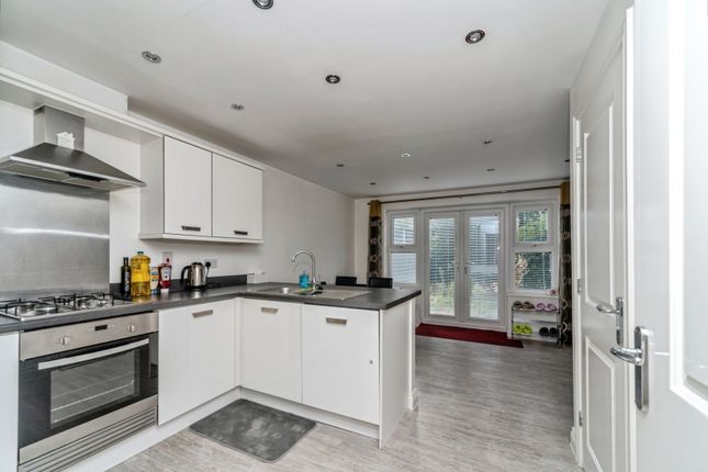 43, Hebbes Close, Bedford photo 4