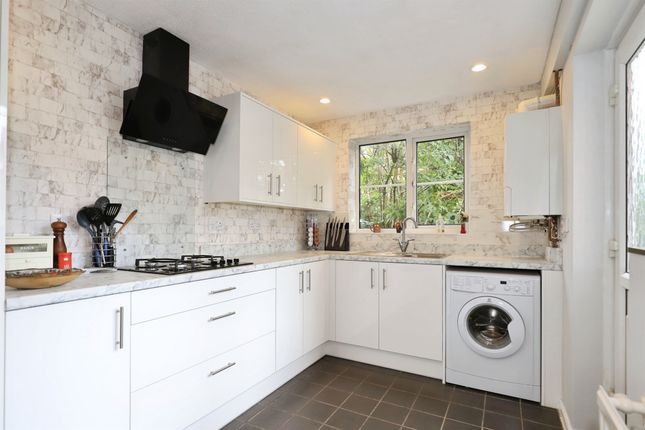 8, Jay Park Crescent, Kidderminster photo 4