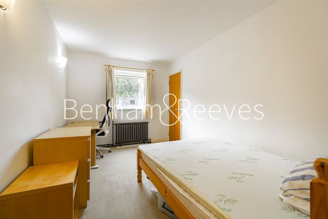 Flat 62, Building 45,, Hopton Road, London photo 2