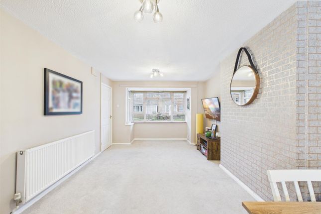 10, Cradley Walk, Aylesbury photo 3