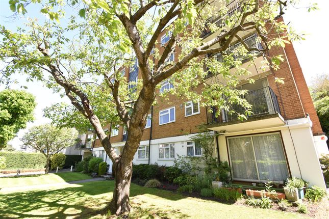 Thumbnail Flat to rent in Claremont Road, Surbiton