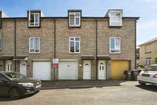 2-bed house on Wenwith, Fairfield Hill, Stowmarket, £230,000