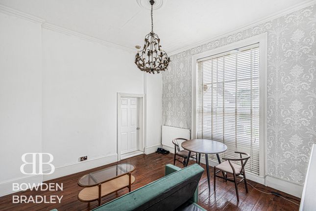 Chigwell Road, Woodford Green photo 4