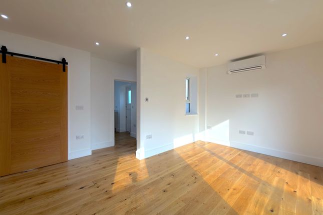 2 Egbert Road, Faversham photo 2