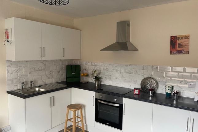 11, Lytham Place, Leeds photo 2