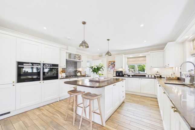 1 Cleeve House, Chequers Green, Ashford photo 2