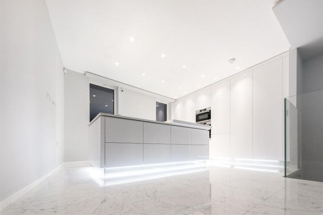 Flat for sale in Borough Mansions, Borough High Street, London