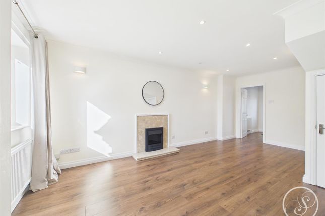 5, Plane Tree Croft, Leeds photo 2