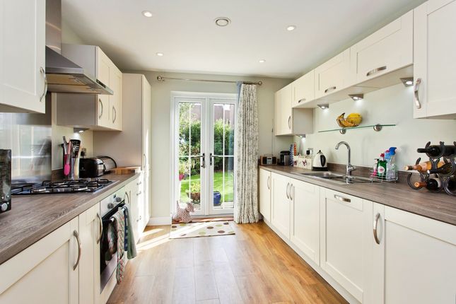 19 Millpond Lane, Horsham photo 3