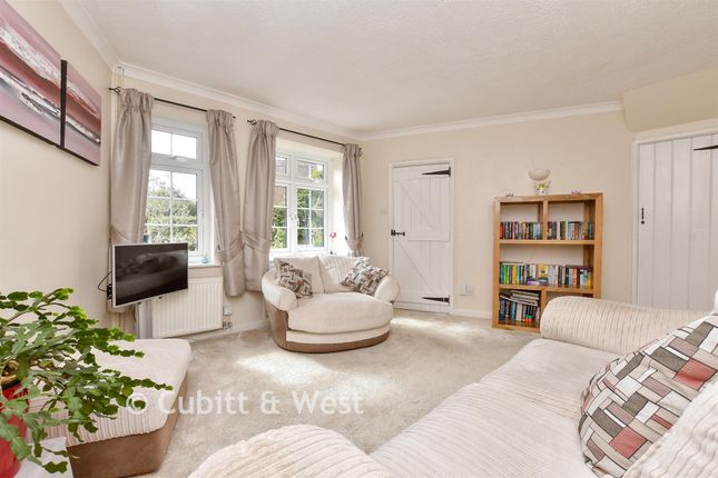 Proffits Cottages, The Hoppety, Tadworth photo 4