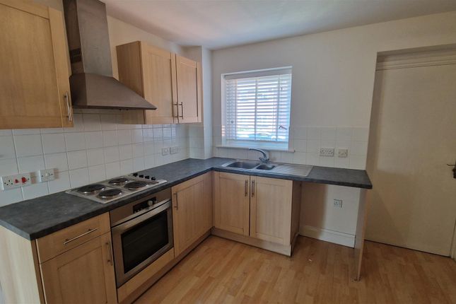 Flat 16, Stone Pillar Court, Bucknall Old Road, Stoke-On-Trent photo 4