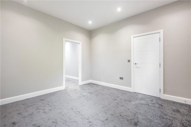 Flat to rent in Barley Way, Fleet