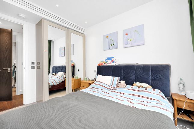 Flat for sale in Stable Walk, Goodman's Fields