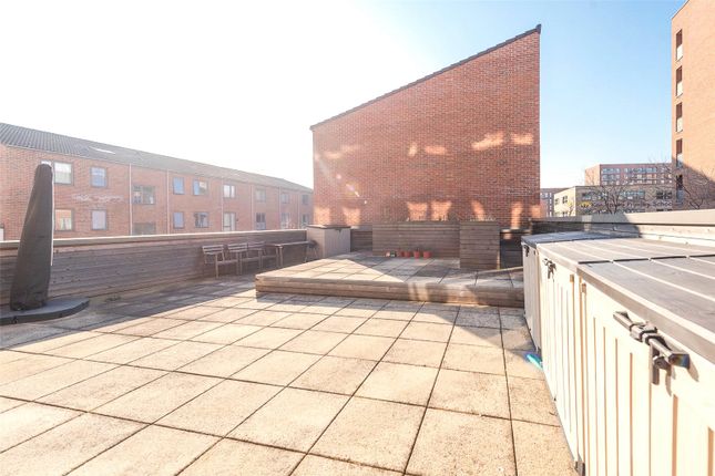 31, Robertson Road, Canning Town photo 2