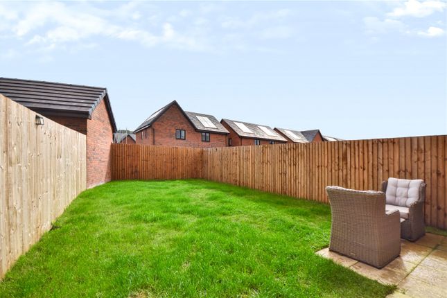 3, Rees Crescent, Oldham photo 2