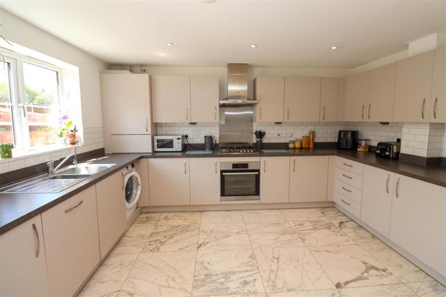 4, Nugent Close, Fleet photo 3