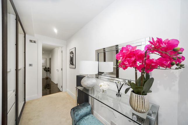 Flat for sale in Exchange Court, Covent Garden, London
