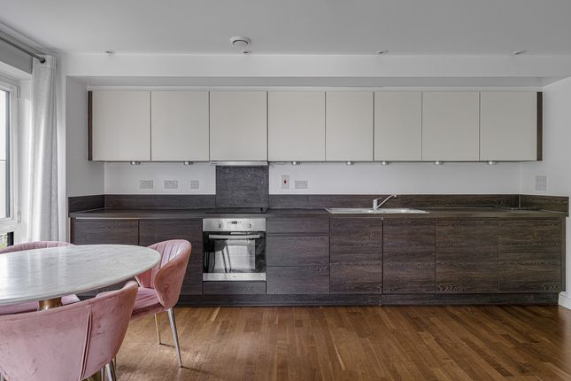 Flat 39, Kennet House, 8 Enterprise Way, London photo 4