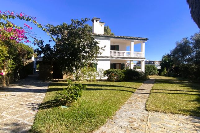 Villa for sale in Marina De La Duquesa, Manilva, Málaga, Andalusia, Spain