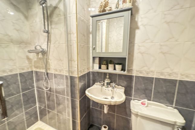 53, Station Avenue, Grimsby photo 5