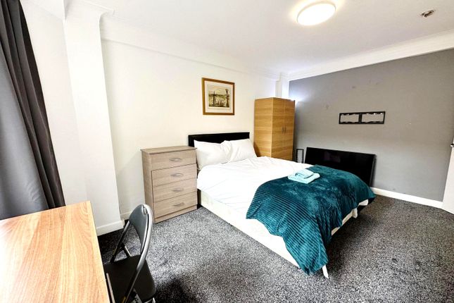 20, Park West, Hyde Park photo 4