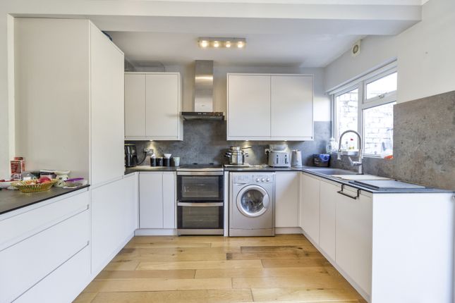 12, Collindale Avenue, Erith photo 4