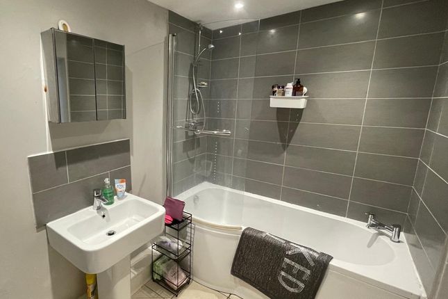 14a, CARDIFF photo 4