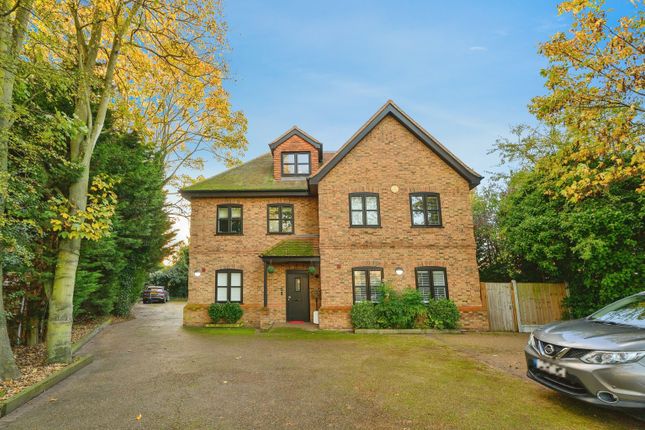 Thumbnail Flat for sale in 487 Upper Brentwood Road, Romford