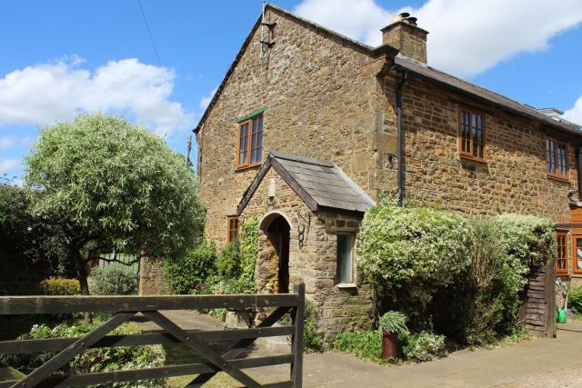 Thumbnail Cottage for sale in The Broadway, Norton, Northamptonshire