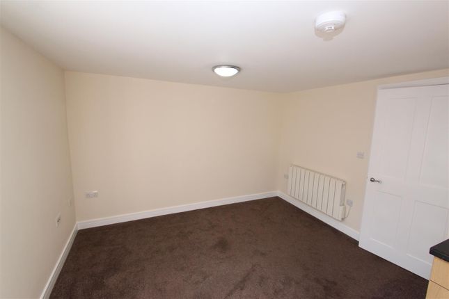 60A, Fore Street, Torpoint photo 3