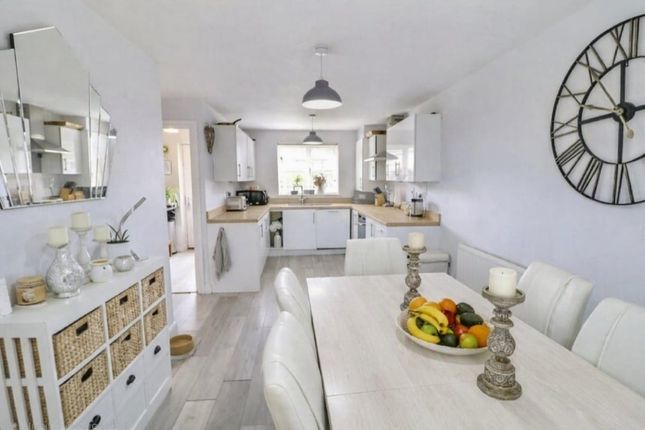 29, Tamarisk Drive, Great Yarmouth photo 3