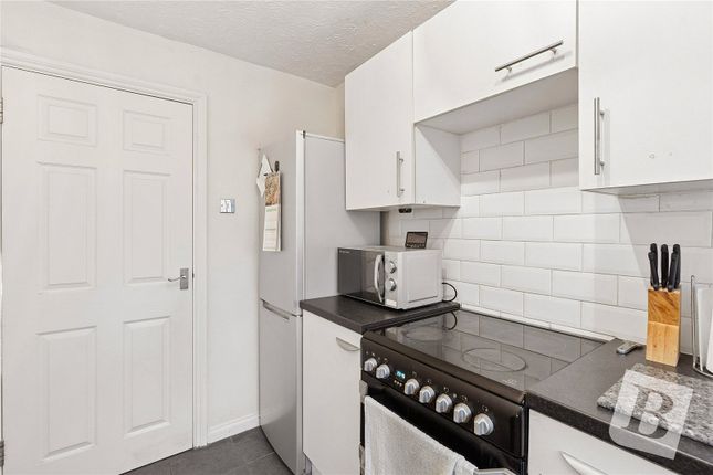 Chase End, Basildon photo 3