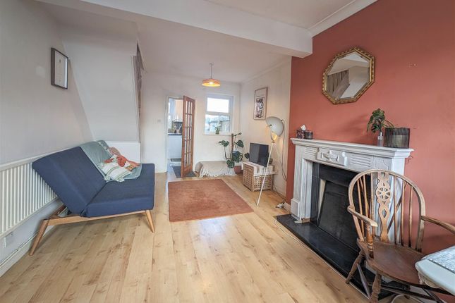 End terrace house for sale in Croft Road, Newmarket