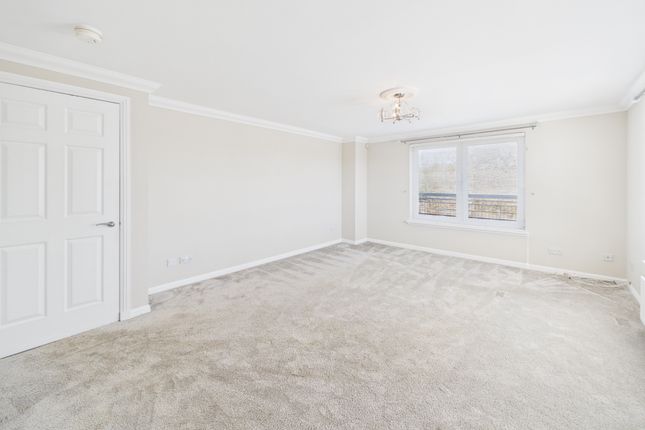 6 Edward Place, Stepps, Glasgow photo 3