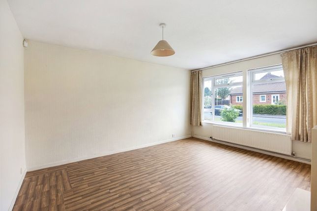 4, Warren Close, Cheltenham photo 3