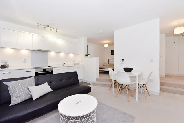 Studio flat on Flat 2, 15, Sheet Street, Windsor, £1,350/mo