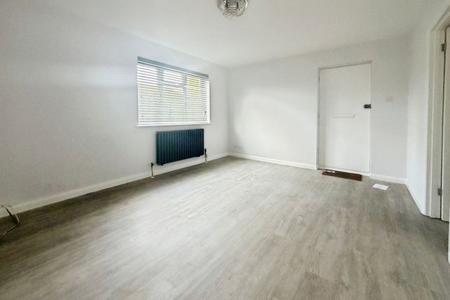 Flat 1, Newstead House, 67A, Dovedale Close, Uxbridge photo 3