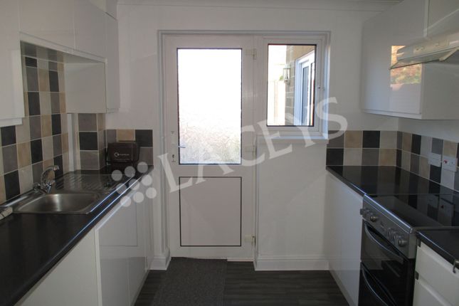15 Moorlands Park, Martock photo 2