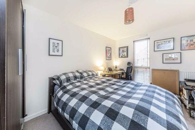 Flat for sale in Hardwicks Square, London