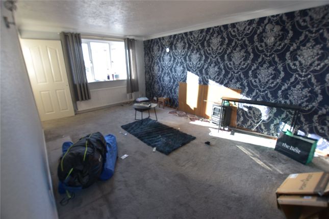 48, Highfield Close, West Yorkshire photo 2