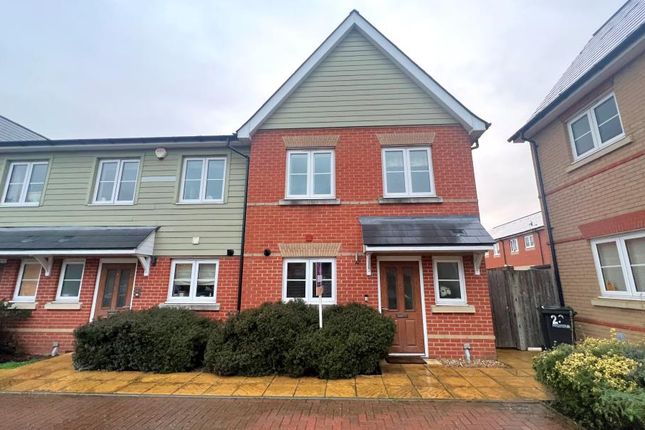 3-bed house on 30, Highcross Place, Chertsey, £2,150/mo
