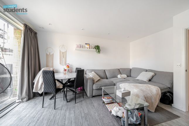 4Fd07446-Abd9-427...