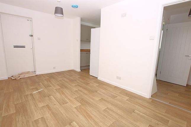 74, Manorfield Close, Northampton photo 4